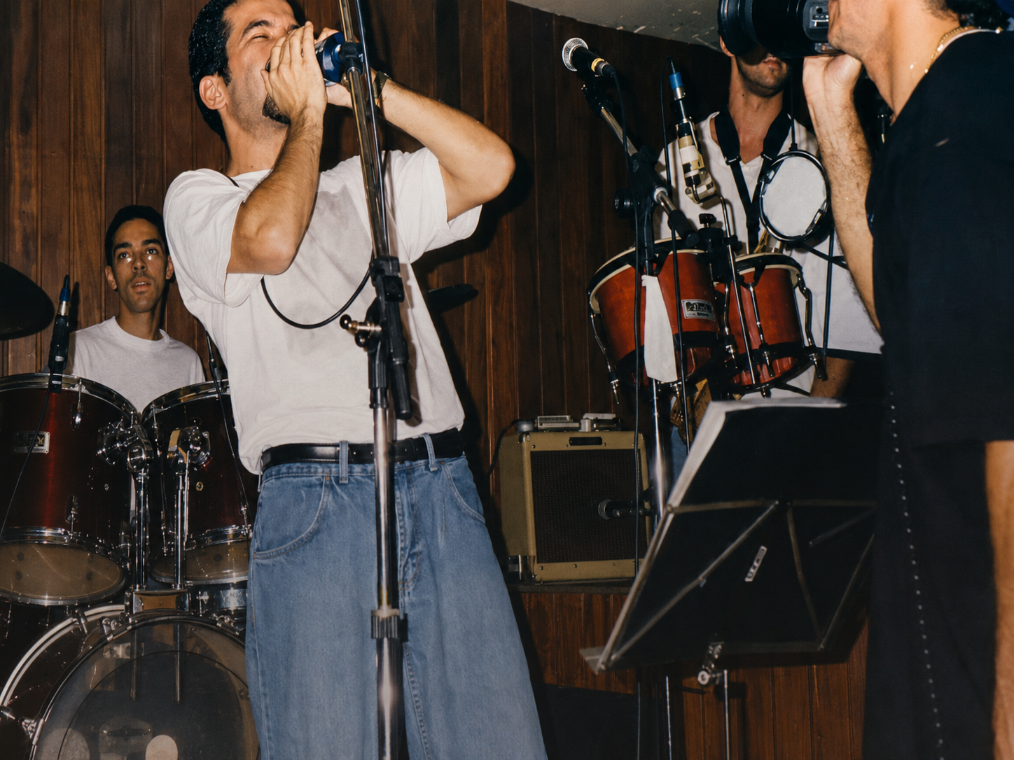 Banda de blues tocando en vivo